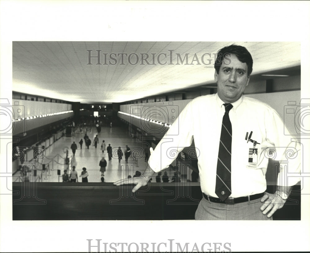 1989 Press Photo Jack Hayes, security-safety coordinator at Kenner Airport - Historic Images
