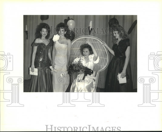 1990 Press Photo St. Charles Parish Farm Bureau Queen with her Court - Historic Images