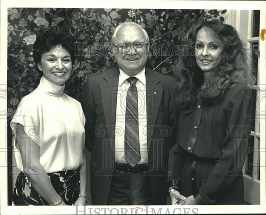 1988 Press Photo Lucille Trahant, Jim Collins,Claudia Hayden,Junior GIVS Dinner - Historic Images