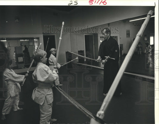 1986 Press Photo Kendo young students at Hayashi Sports Clinic - Historic Images