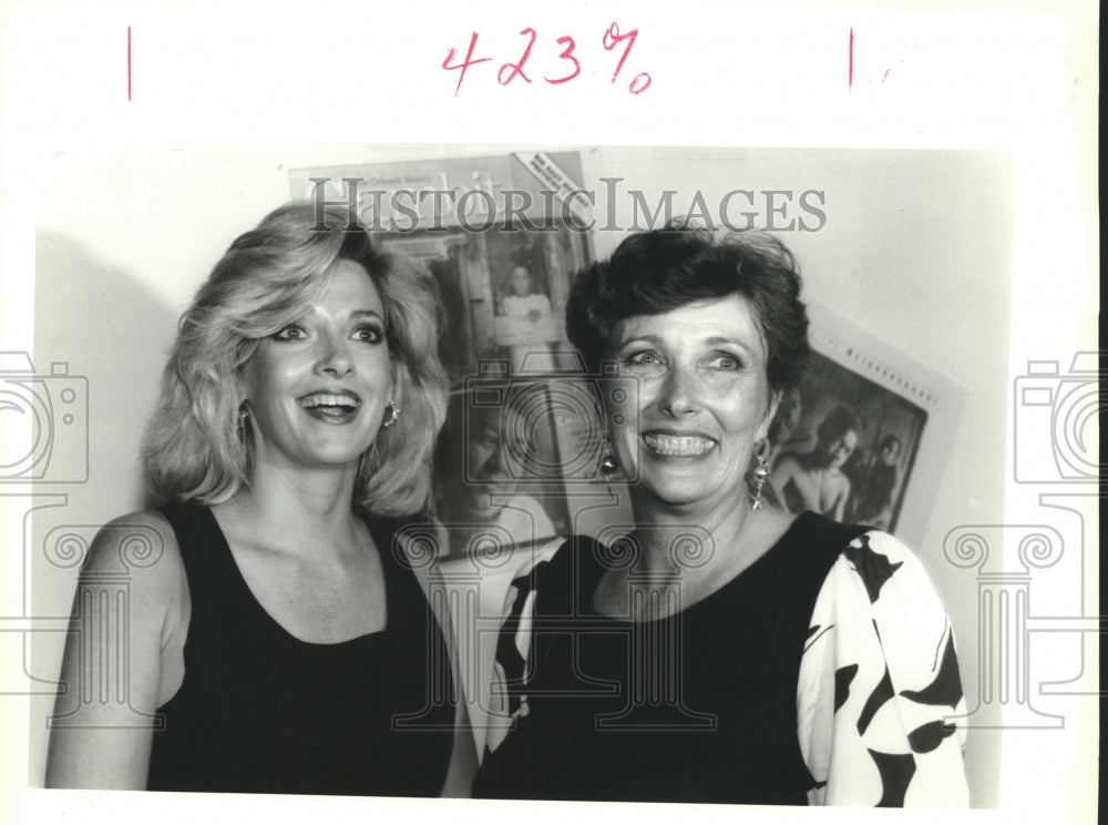 1992 Press Photo Jodi Hutchinson, Sally Hays- Children of the Neighborhood Event - Historic Images