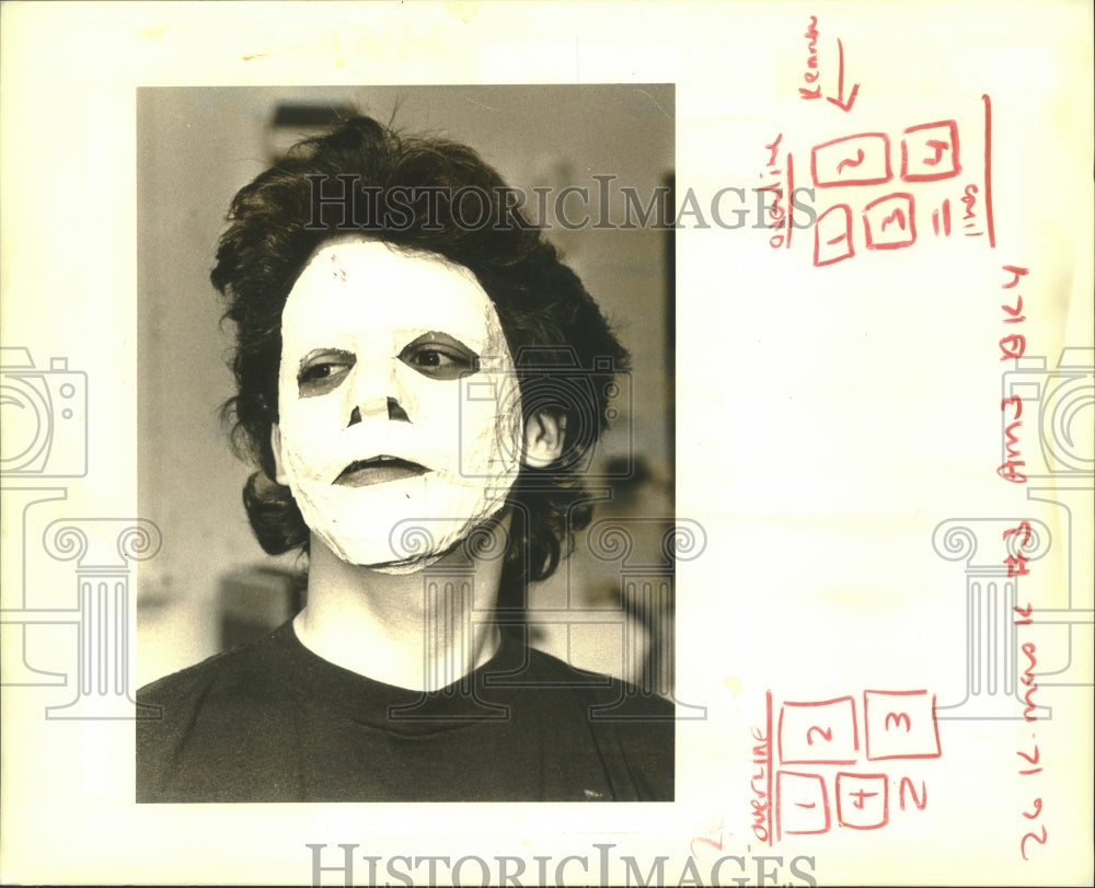 1987 Press Photo Vernon Haynes Junior High School making Mardi Gras Masks - Historic Images