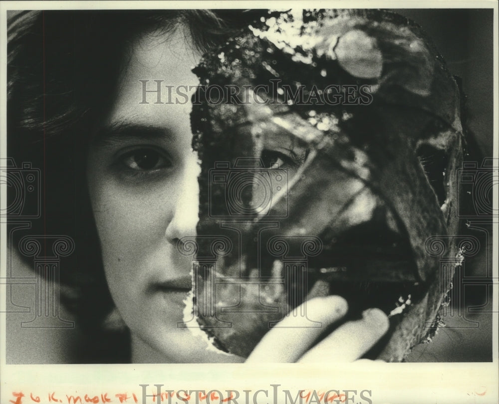 1988 Press Photo Denise Dillon, Vernon Haynes 9th grader with Mardi Gras Mask - Historic Images