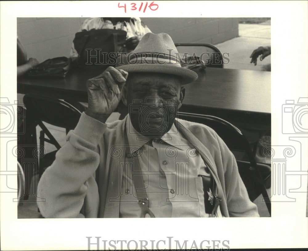 1988 Press Photo Edward Joseph enjoys the annual hayride of St. Charles Parish - Historic Images