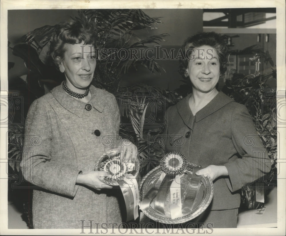 1960 Press Photo Top winners of Lake Terrace Garden Club Flower Show - nob28182 - Historic Images