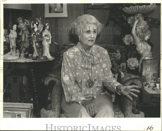 1988 Press Photo Gilda Haynes, former Jefferson School Board Member at her home - Historic Images