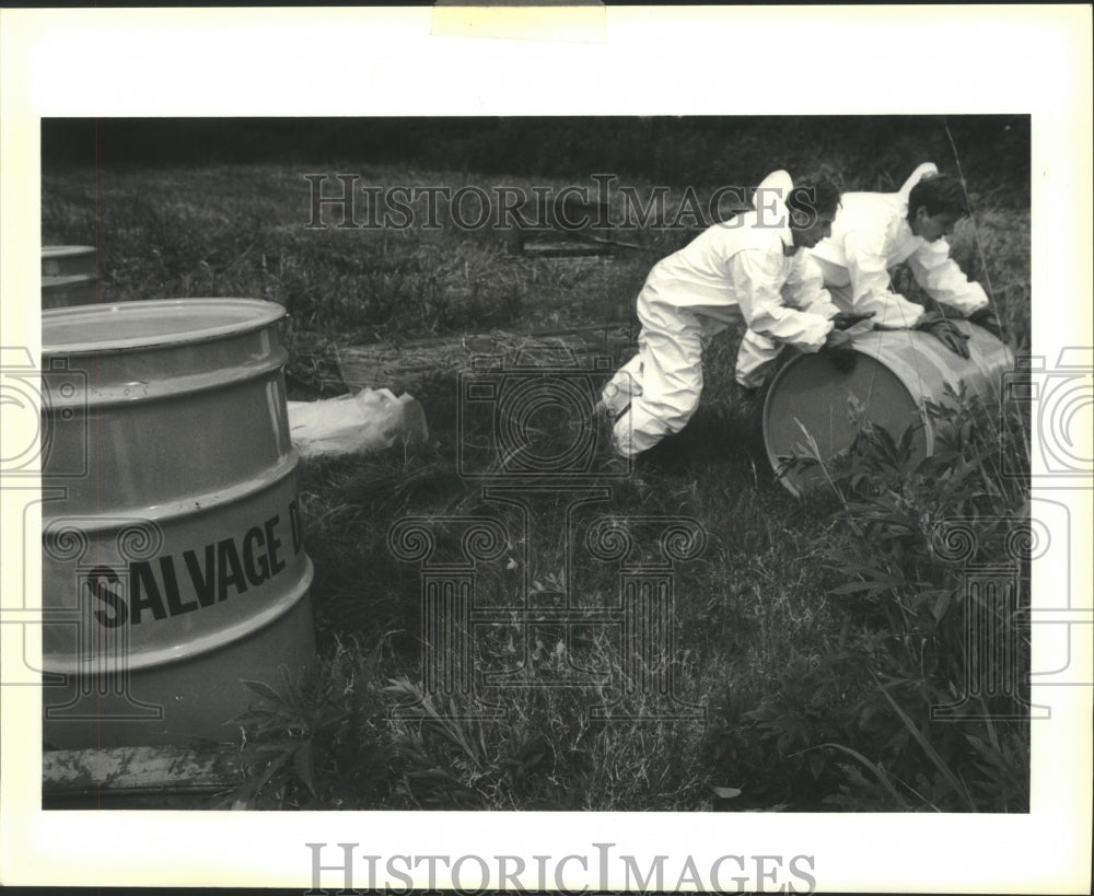 1991 Press Photo Ridel Peterson Environmental Services clear waste in Kenner - Historic Images