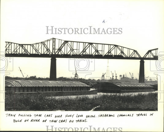 1983 Press Photo Hazardous materials travel on train cars over Huey Long bridge - Historic Images
