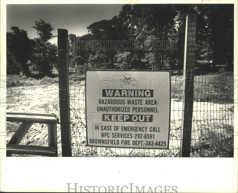 1985 Press Photo Warning sign of hazardous materials in North Baton Rouge - Historic Images