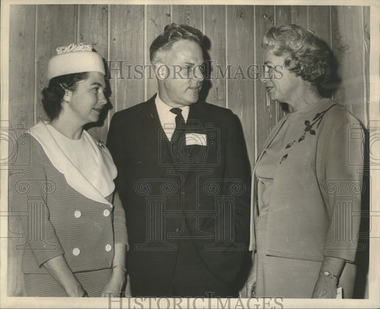 1966 Press Photo League of Women Voters meeting at Lenfant's - nob28265 - Historic Images