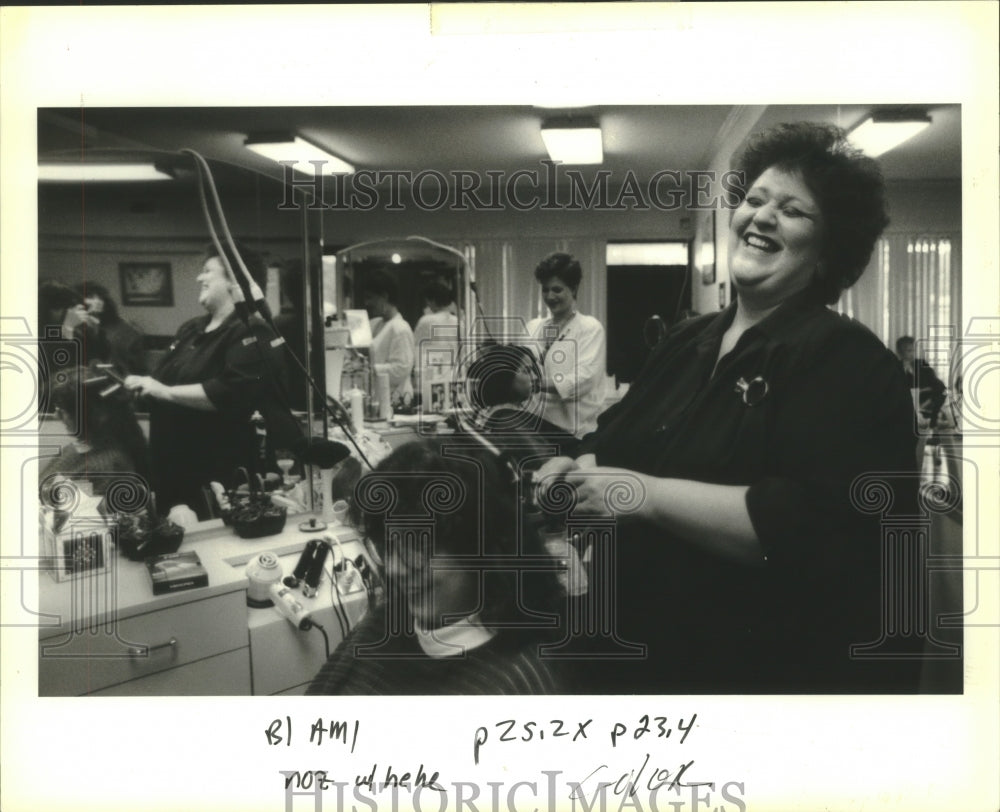 1992 Press Photo Hair Stylist and Comedian Amanda Hebert with Gina Boudreaux - Historic Images