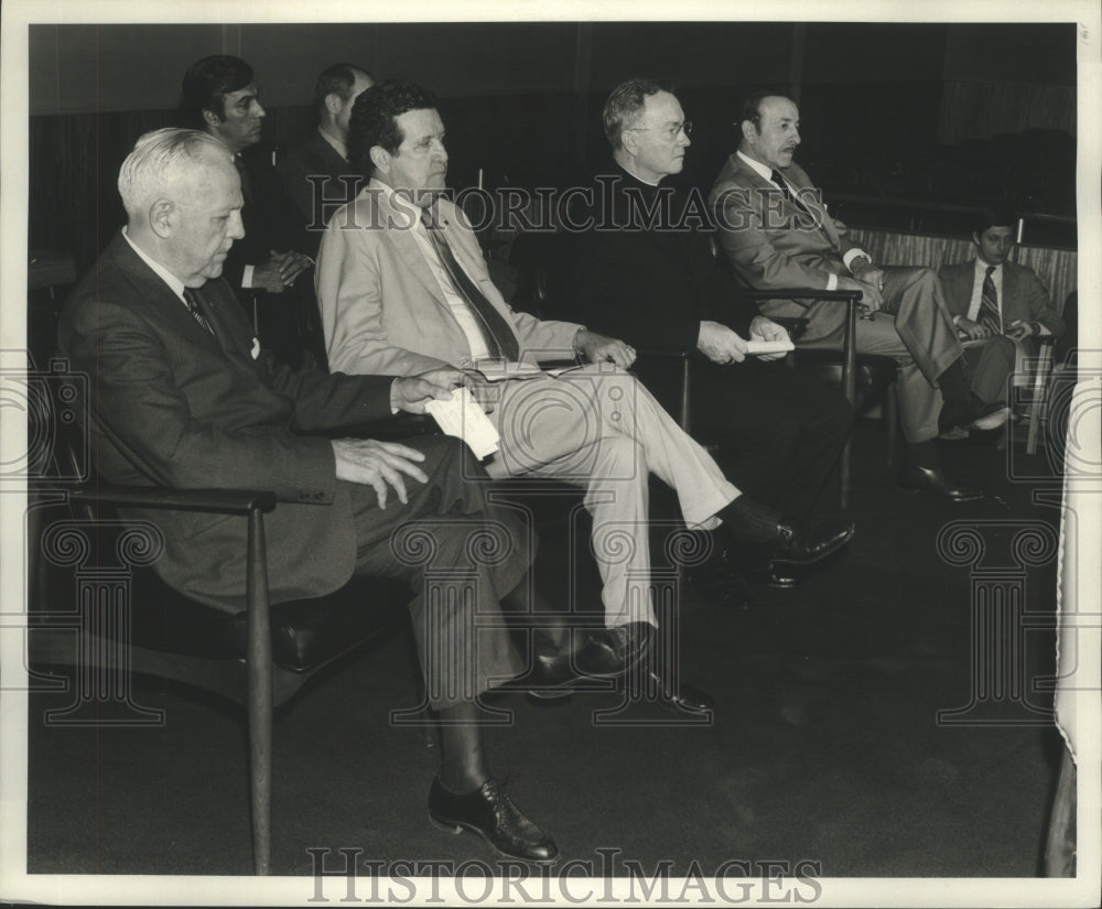 1970 Press Photo George W. Healy Jr., attending a conference - nob28288 - Historic Images