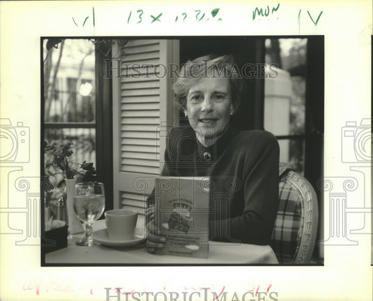 1993 Press Photo Jane Healy in the Ramada Inn's Coffee Shop on St Charles Avenue - Historic Images