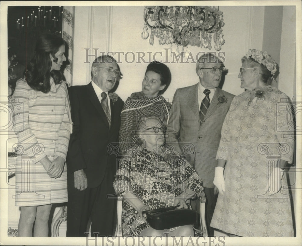 1972 Guests to the Doctors Day Luncheon held at the La Pavilion - Historic Images