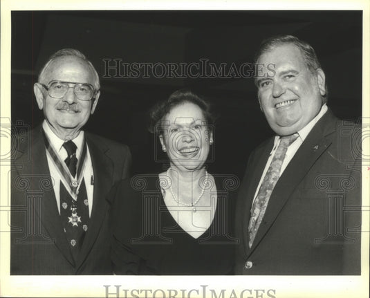 1993 Press Photo Doctor Albert Habeeb, Margaret & John Murdock at SAR event - Historic Images