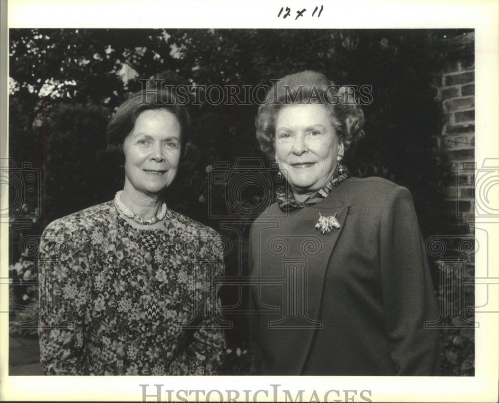 1994 Press Photo Ann Haack, and Nell Saussy at the Garden Conservatory meeting. - Historic Images