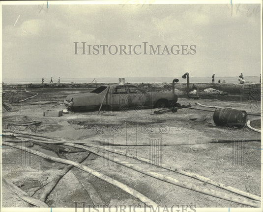 1978 Press Photo Burned Out Car Shell at Waterfront Fire Site - nob28397 - Historic Images