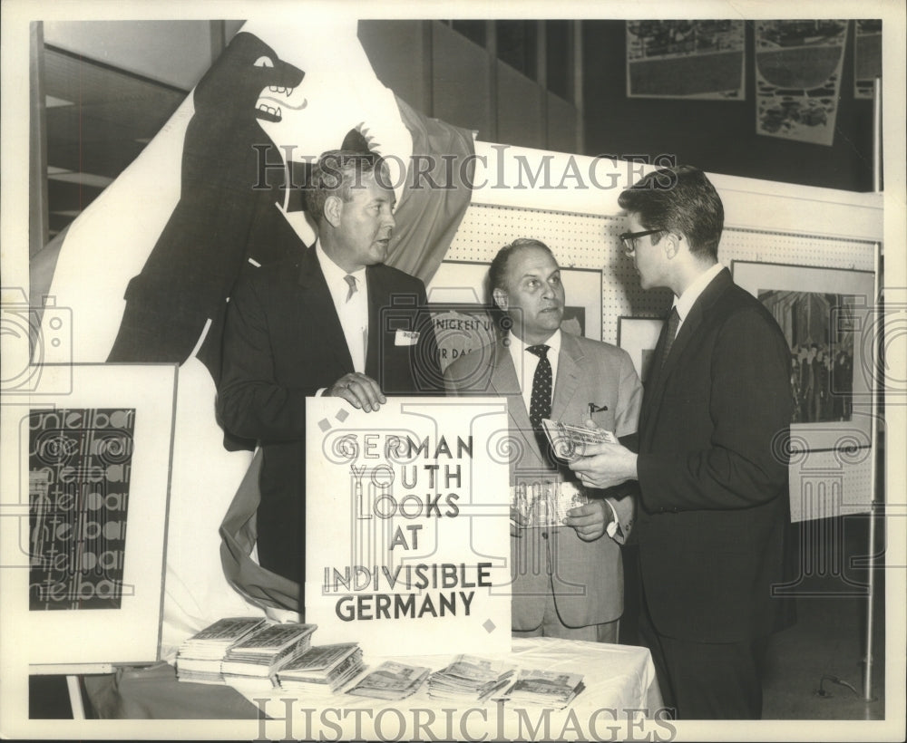 1966 Press Photo Joseph Kleinschulte, Gunther Habelt &amp; Gene Wright, New Orleans - Historic Images