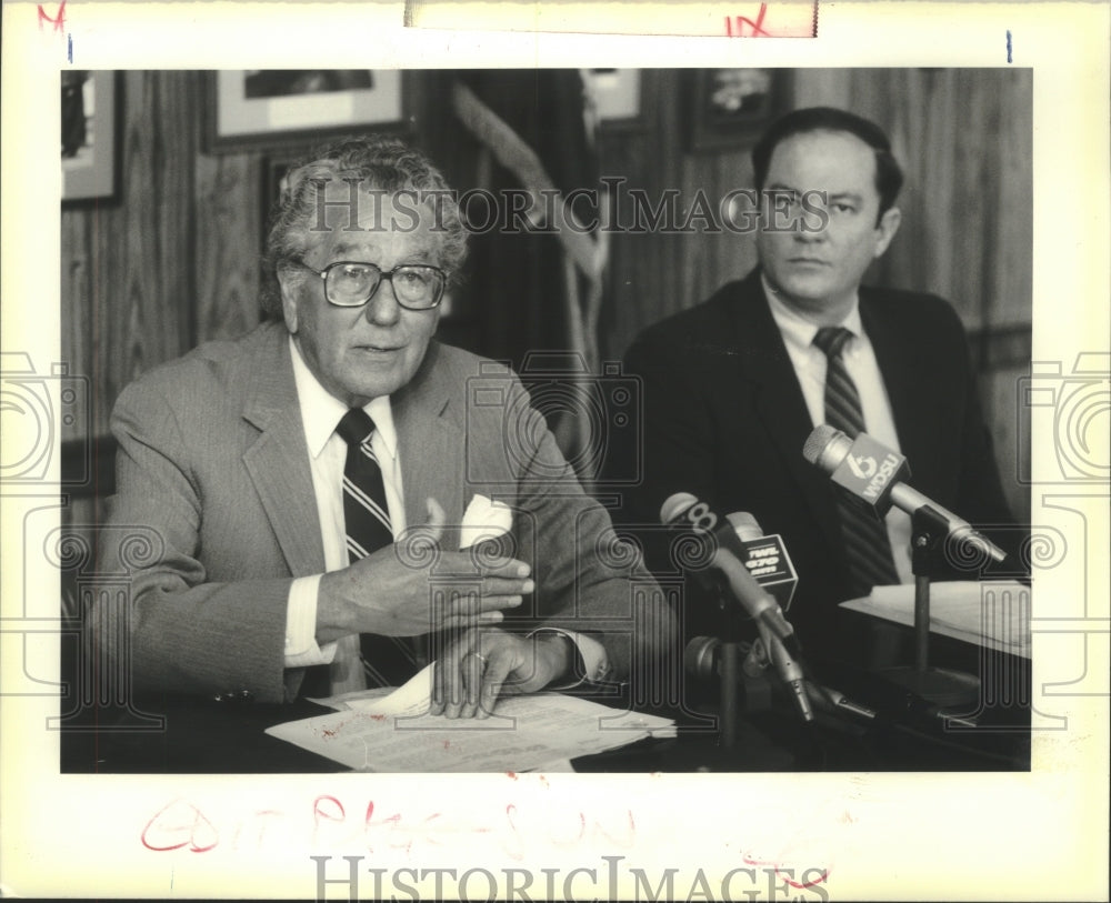 1990 Press Photo Atty Gen.William J. Guste &amp; DA Walter Reed announce the results - Historic Images