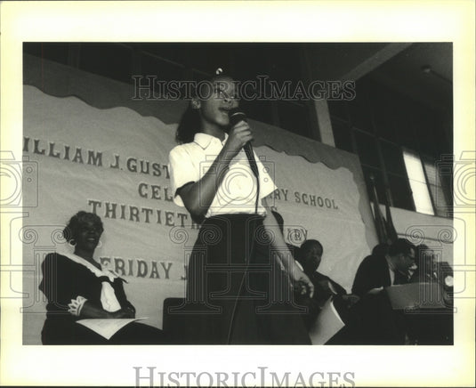 1995 Press Photo Akerena Godchaux recites inspirational poem 'Hey Black Child' - Historic Images