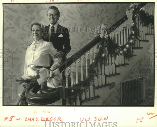 1984 Press Photo Attorney General & Mrs. William Guste at Home for the Holidays - Historic Images