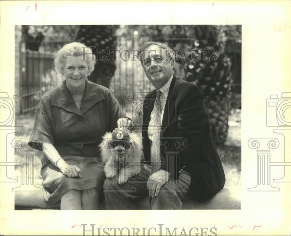 1994 Press Photo Martha Edens with Hank the Dog and Senator John J. Hainkel Jr. - Historic Images