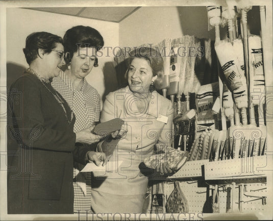 1971 Press Photo Members of Lighthouse for Blind Planning an Event - nob28466 - Historic Images