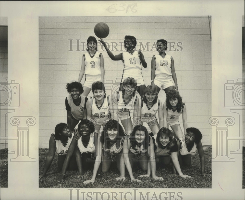 1986 Press Photo Girls basketball team at Vernon C. Haynes Jr High School - Historic Images