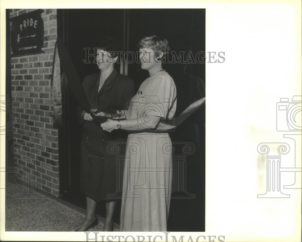 1991 Sandy Schaetz &amp; Kathy Hayward at opening of PRIDE&#39;s new office - Historic Images