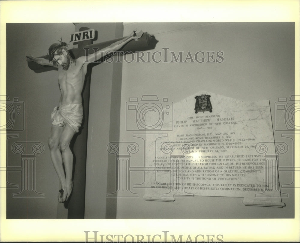 1989 Press Photo Marble Tablet in honor of former Archbishop Philip Hannan - Historic Images