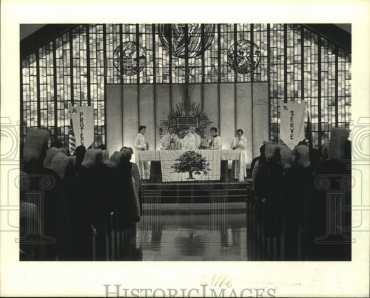 1987 Press Photo Archbishop Philip Hannan at Our Lady of Prompt Succor Church - Historic Images