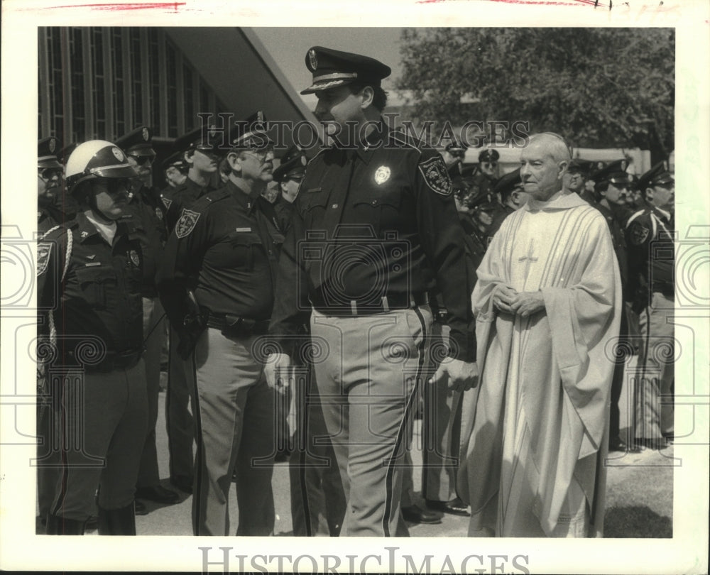 1987 Press Photo Archbishop Philip Hanna during inspection at Our Lady Church - Historic Images