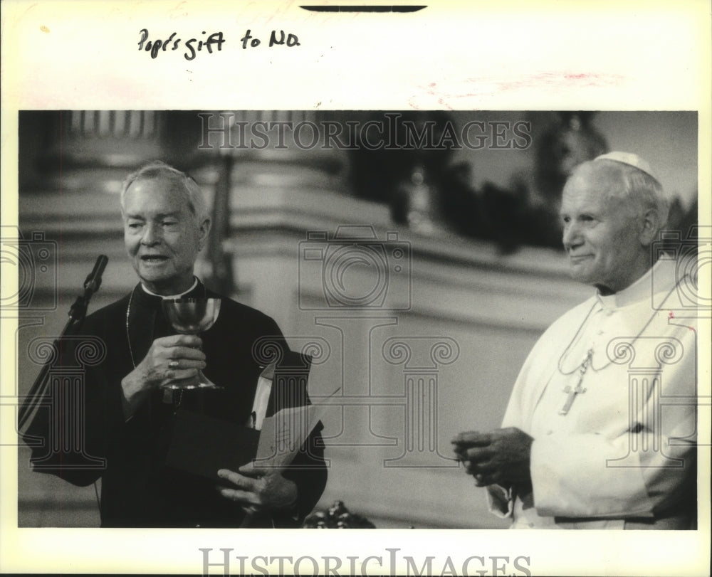 1988 Press Photo Archbishop Philip Hannan and Pope John Paul II - nob28541 - Historic Images