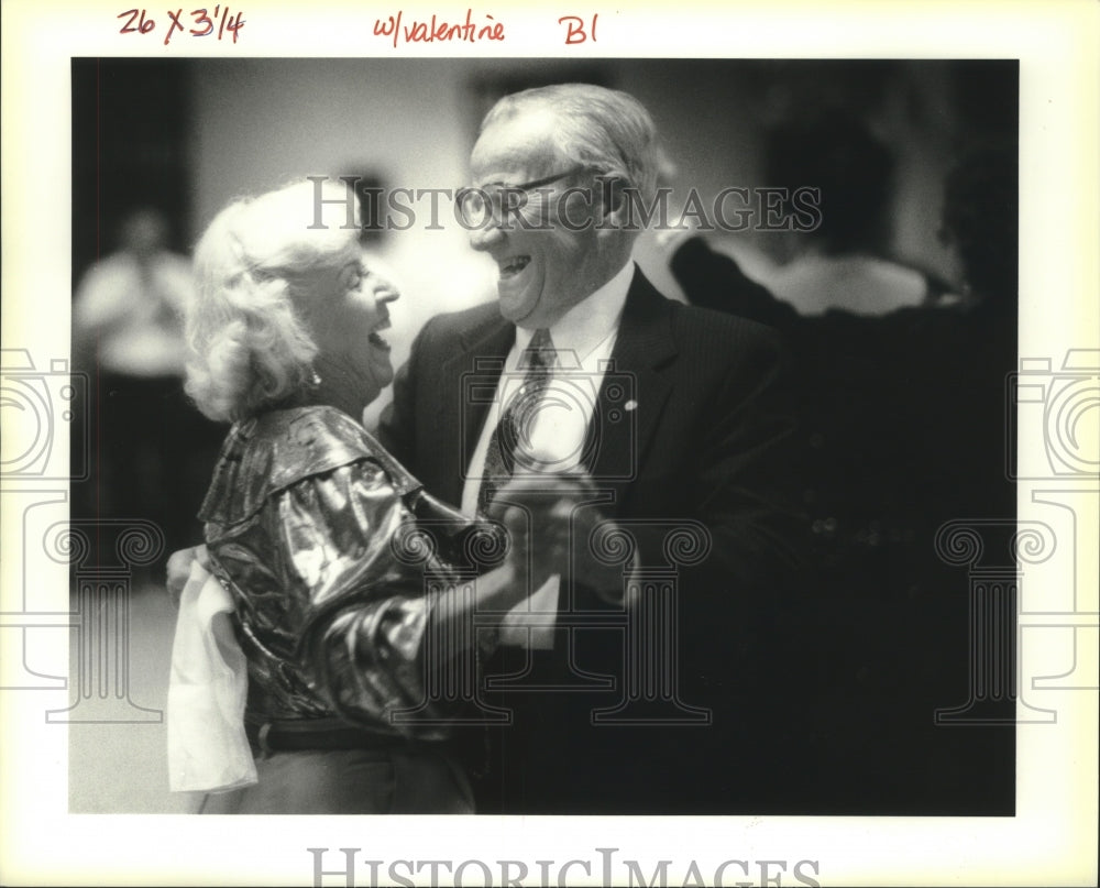 1994 Press Photo New Orleans Socialites J.B. &amp; Yvonne Hanks Dancing - nob28569 - Historic Images