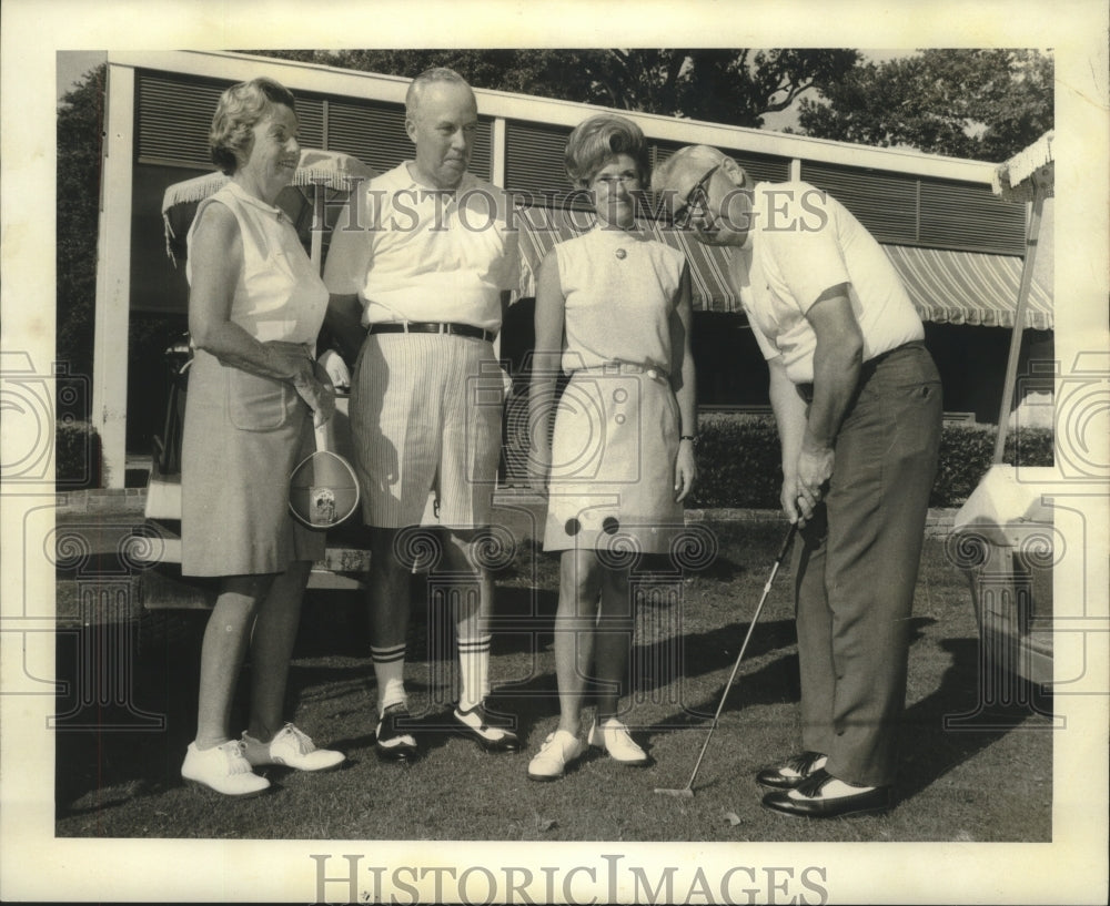 1971 Press Photo Final mixed foursome tournament at New Orleans Country Club - Historic Images