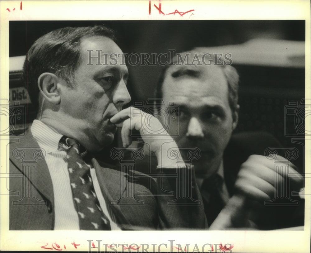 1989 Sen. John Hainkel Jr. with Rep. Quentin Dastugue during debate - Historic Images