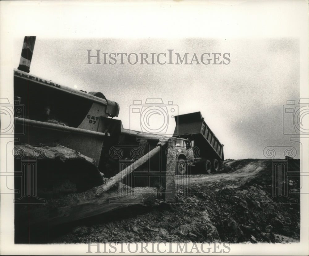 1963 Press Photo Mississippi Construction Restoring Heavy Industry Park Wall - Historic Images