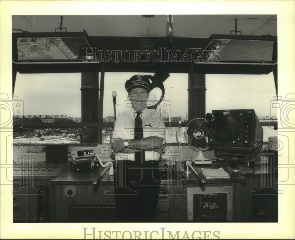 1989 Captain Charles Hawley poses at the cabin - Historic Images