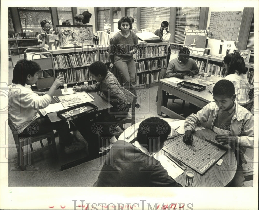 1987 Scrabble players at Napoleon Avenue Branch Library - Historic Images