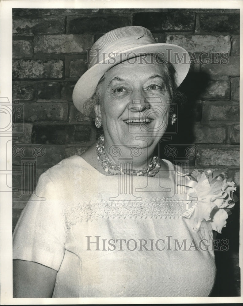 1969 Press Photo Retiring Principal Blanch M. Glass at the Pontchartrain Hotel. - Historic Images