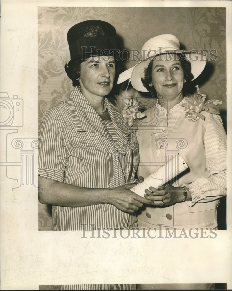 1964 Press Photo Mrs. Maurice Grossman & Mrs. Packler of Beth Israel Sisterhood-Historic Images