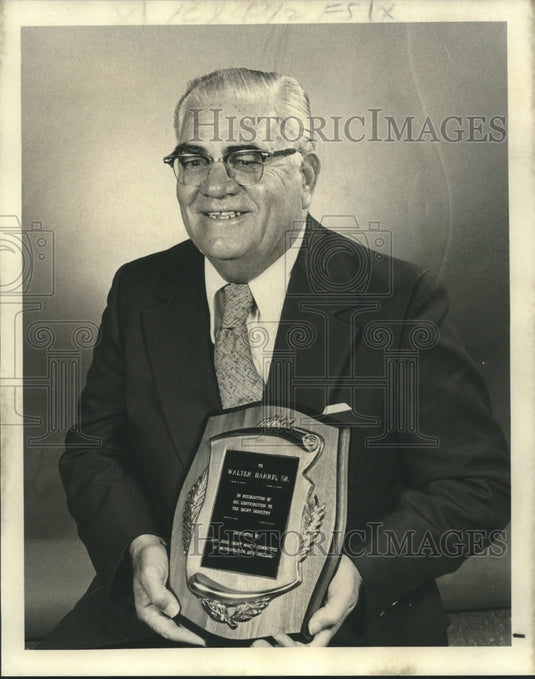 1975 Press Photo Walter P. Harris Sr. with Award for 42 Years of Service - Historic Images