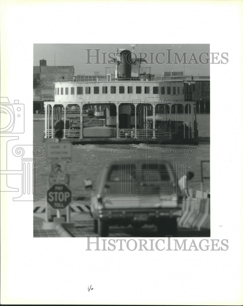 1994 Press Photo A view of the Gretna-Jackson Street ferry from the bank. - Historic Images