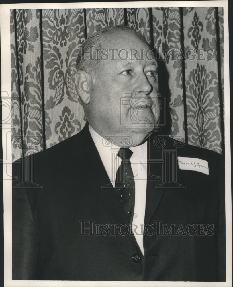 1967 Press Photo Bernard J. Grenrood attends a Travelers Aid Society meeting - Historic Images