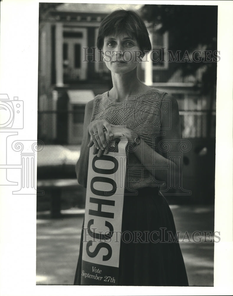 1986 Press Photo Martha Gruning at Robert M. Lusher School, New Orleans - Historic Images