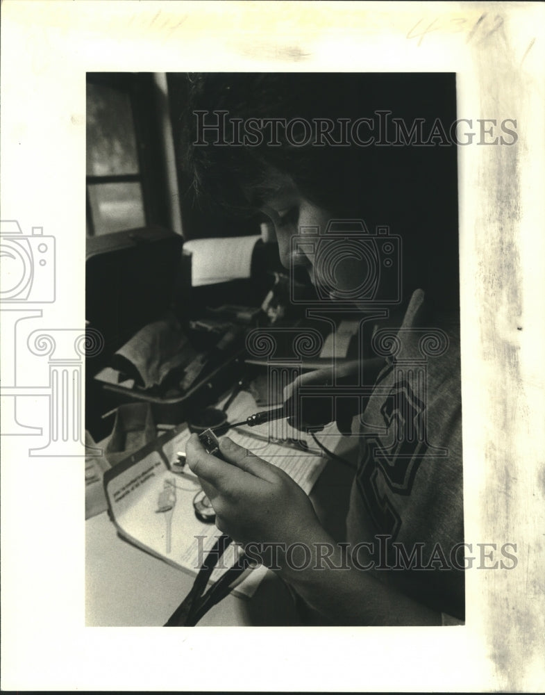 1982 Press Photo Computer Whiz James Hall, 12, Builds Device, Holden, Louisiana - Historic Images