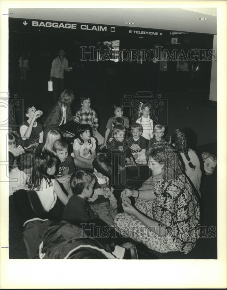 1990 Happy Start Nursery and Kindergarten students at the airport - Historic Images