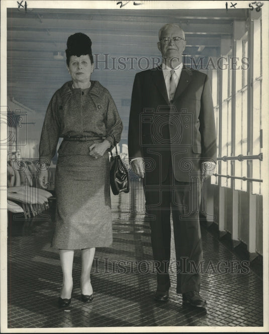 1959 Press Photo Mr. & Mrs. O.E. Haring aboard a ship - nob29254 - Historic Images