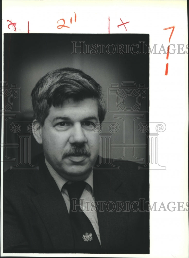 1988 Stephen Jay Gould, Harvard authority on evolution - Historic Images