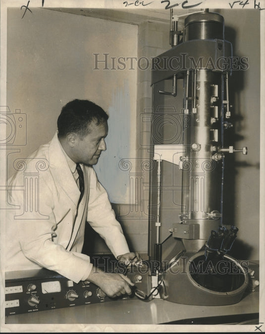 1968 Press Photo Dr. James Harkin checks out the new electron microscope. - Historic Images